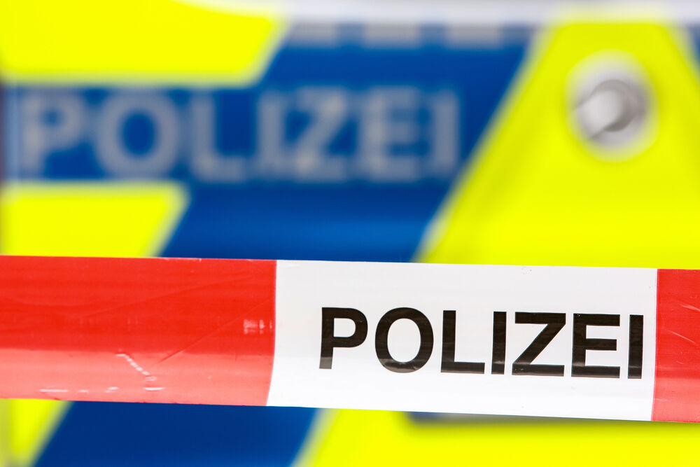 Schüsse nahe Schule! Mörder geflohen - Polizei warnt die Bevölkerung vor bewaffneten Mörder!