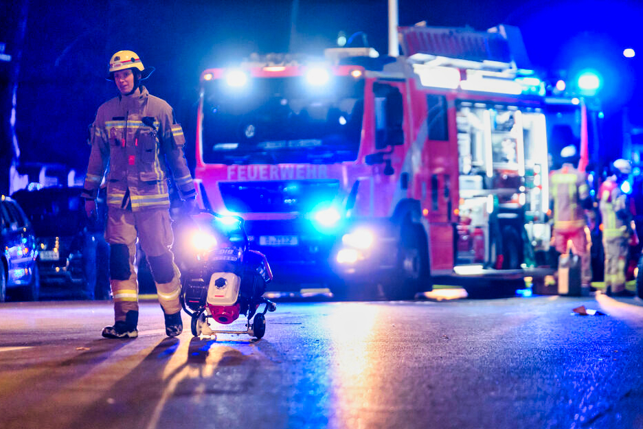 EILMELDUNG - Explosion in Essen - Großeinsatz der Feuerwehr nach Detonation in Wohnhaus!